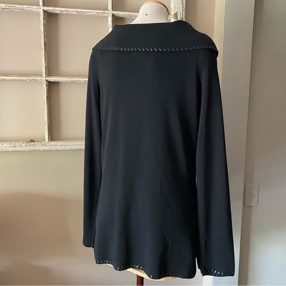 Beautiful black tunic style sweater with faux leather edging - Picture 3 of 6